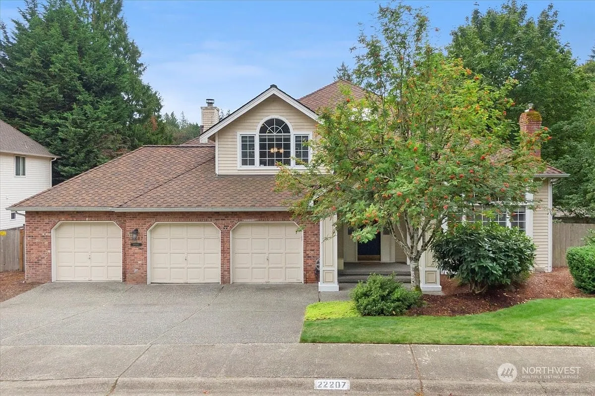 22207 NE 21st Way photo 1