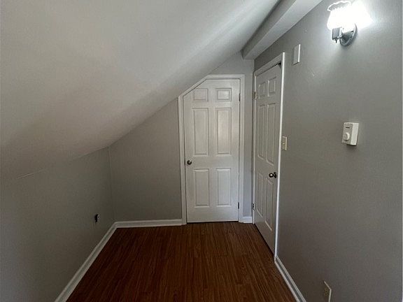 5th image of 2907 Poplar St #B
