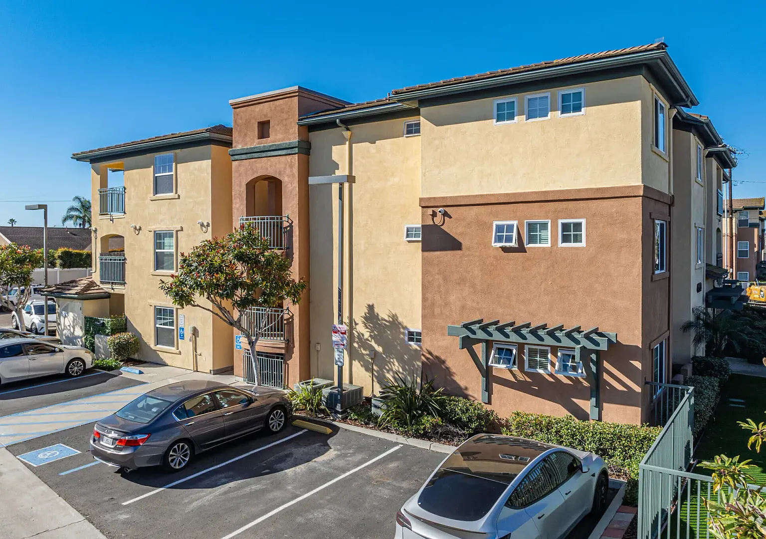 Riviera Highlands Apartments — Photo 1