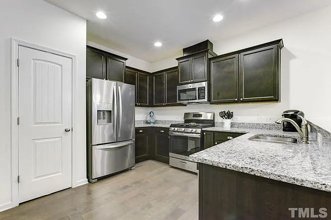 509 Commons Dr — Photo 4