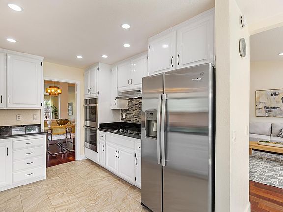 5th image of 396 Sundance Way