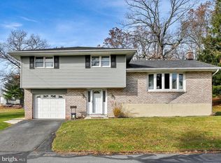 11 Upper Beechwood Ave, Pottsville, PA 17901