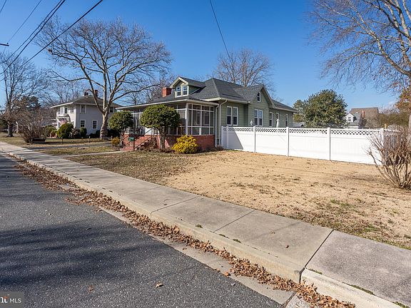 5th image of 705 E Jewell St