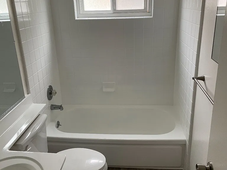 Carmel Court Apts — Photo 7
