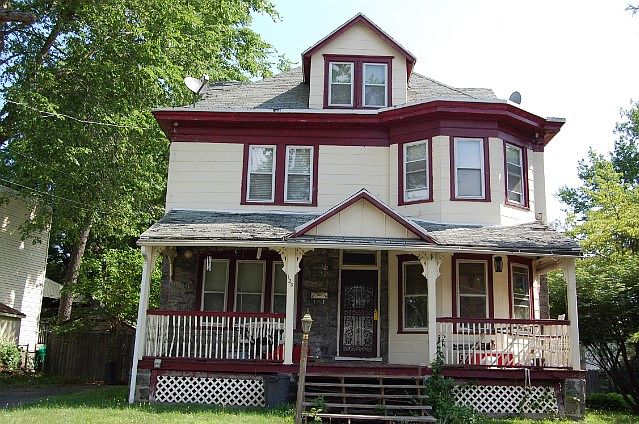 2nd image of 125 Cherry St