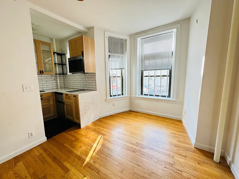 65 Burbank St #7 — Photo 2