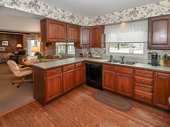 5th image of 88 W Brantwood Ave