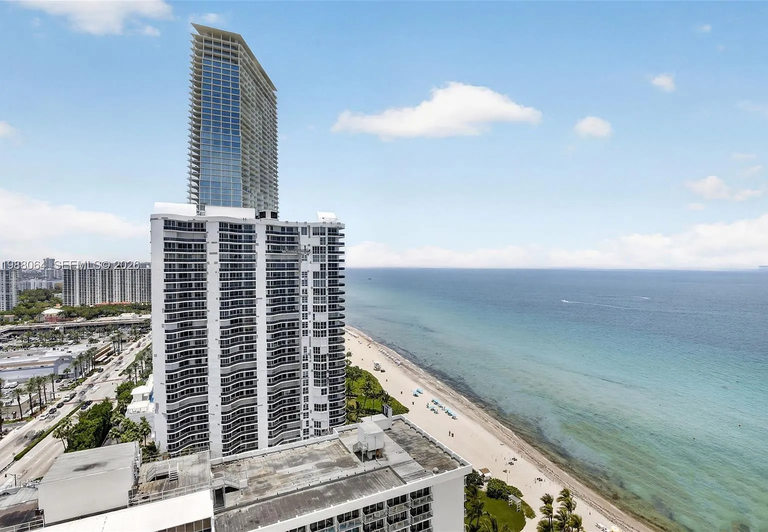 La Perla Condo — Photo 1