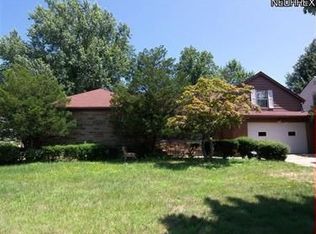 1045 Hereford Rd, Cleveland Heights, OH 44112