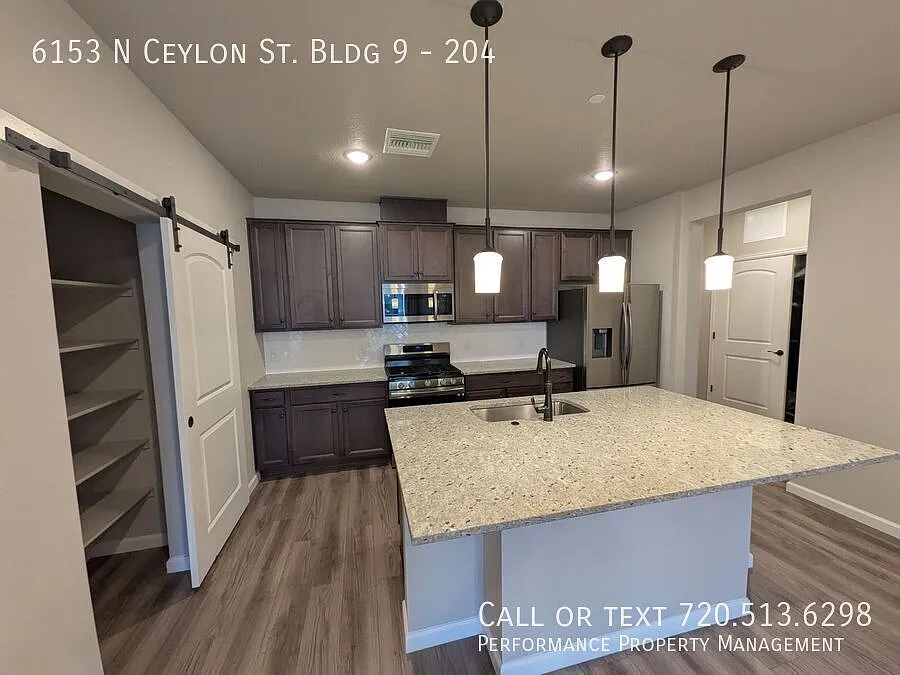 Building Photo - 6153 N Ceylon St #9204