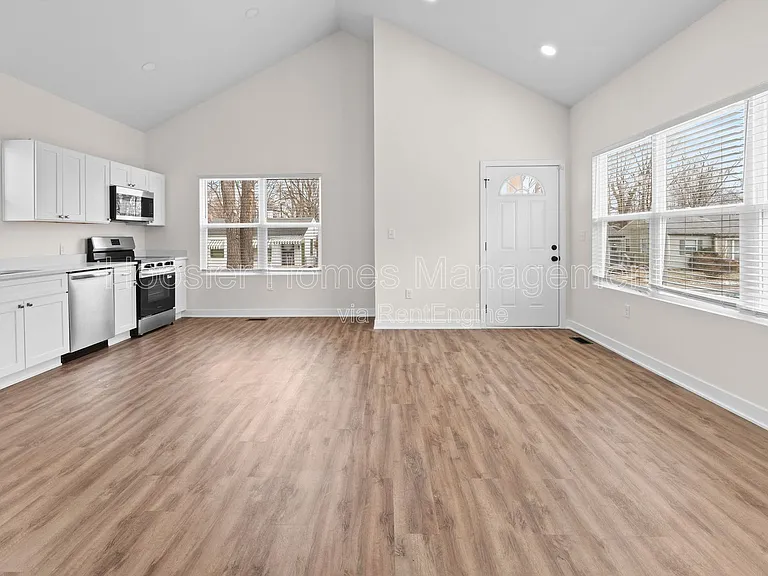 4448 Evanston Ave #B — Photo 13