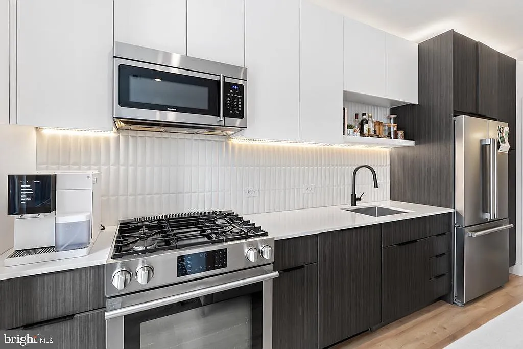1 bed, 1.5 bath, 671 sqft, $2,350 — Photo 3