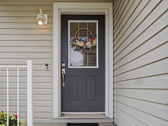 3rd image of 287 Macewan Rd SW #80