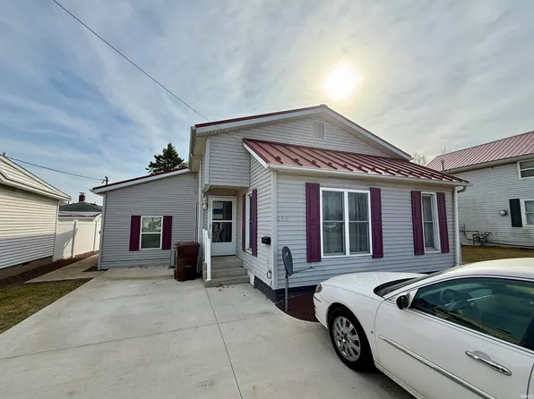 809 N Cavin St, Ligonier, IN 46767