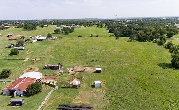 3rd image of 7589 Shady Oak Dr