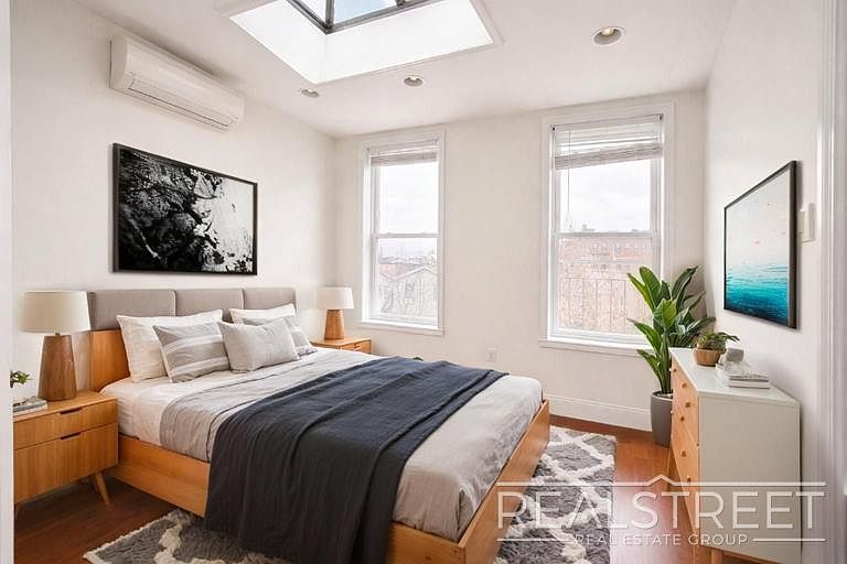 1st image of 542 Willoughby Ave APT 3