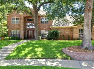 1316 Crows Nest Ct, Azle, TX 76020