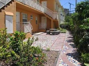 1st image of 210 Mendoza Ave APT 4