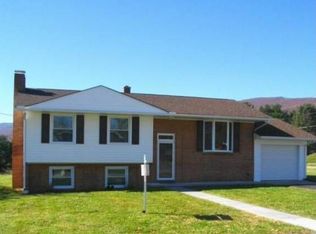 303 Hopkins St, Narrows, VA 24124