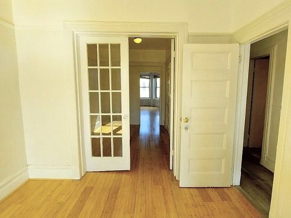3rd image of 528 47th St #2