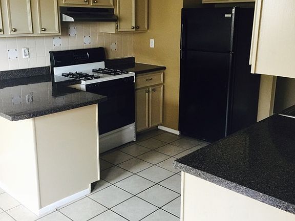 4th image of 2912 E Glen Dr #A