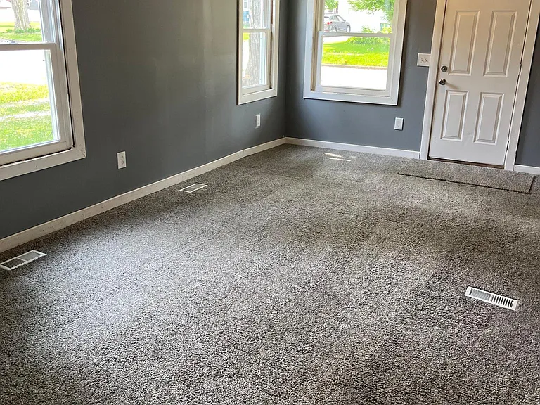 212 W Maple St — Photo 3
