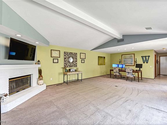 3rd image of 33140 Glenwood Ct