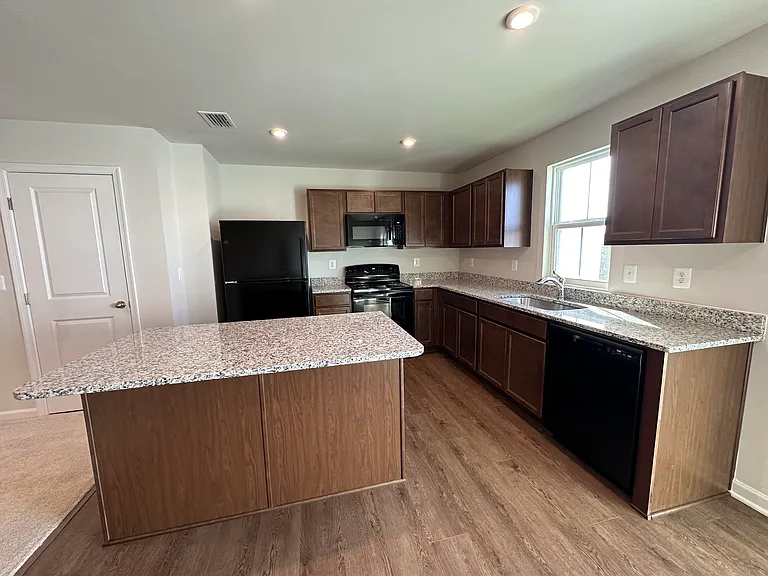 3016 Silver Birch Ln — Photo 6