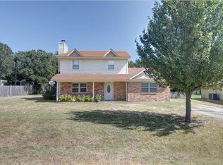 1636 Willow Wood Dr, Azle, TX 76020