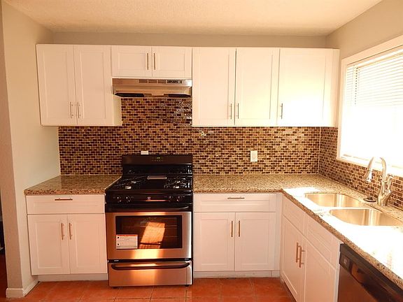 4th image of 2943 Tidewater Dr
