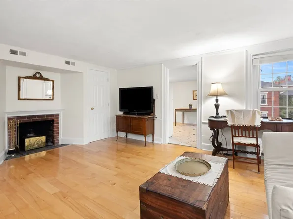 8 Williams St #E2, Salem, MA 01970
