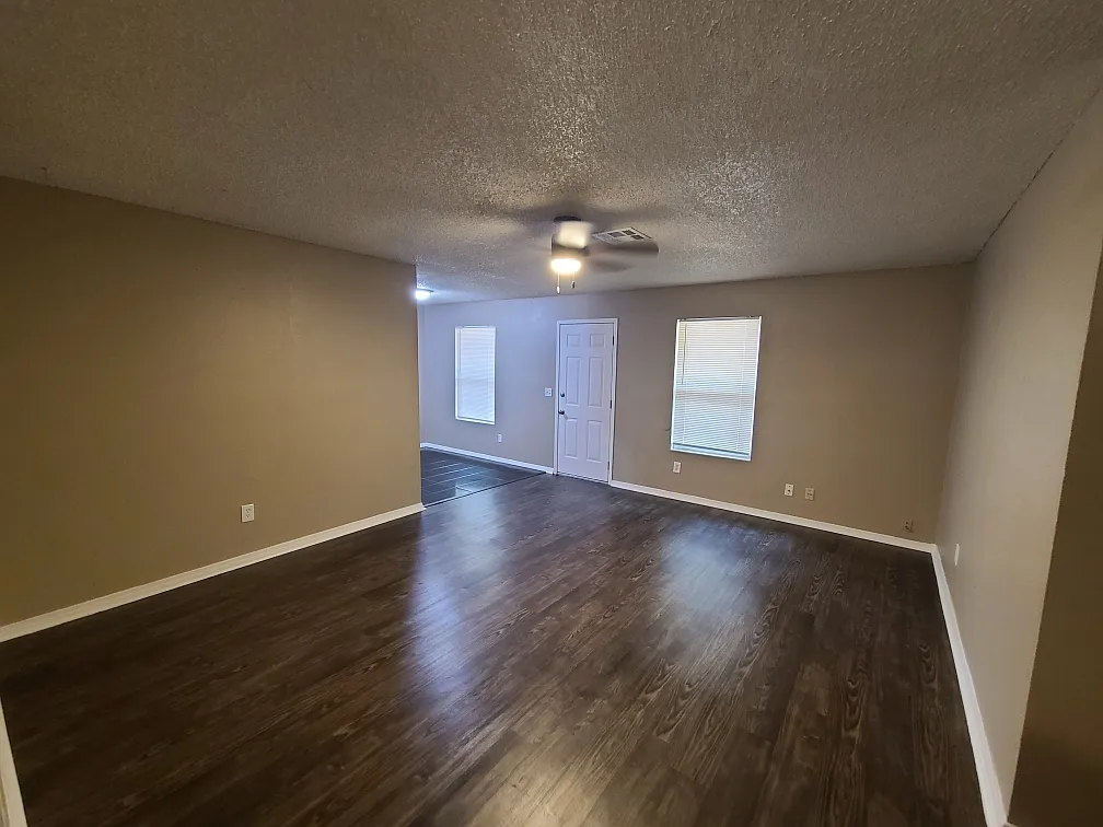 4 bed, 1317 sqft, $1,500 — Photo 3