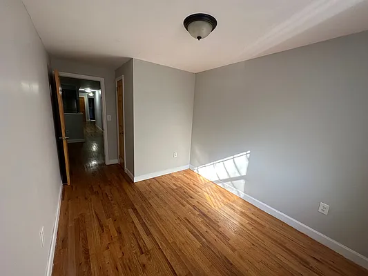 Rented by Premier Metro Realty Corp | media 8