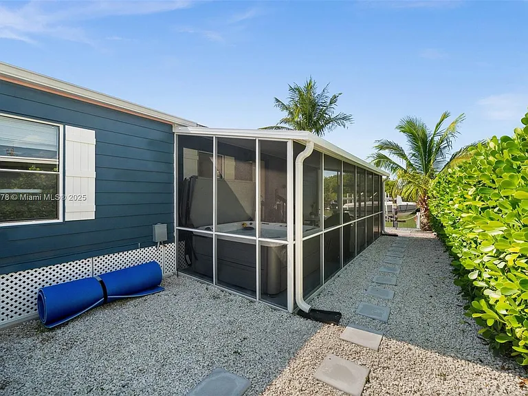 648 Palm Ave E #0 — Photo 11