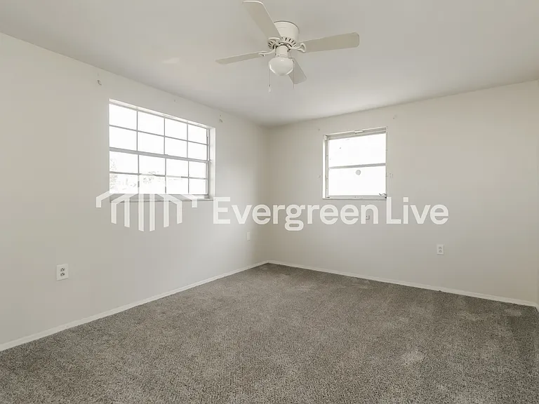 1146 Classic Dr — Photo 9