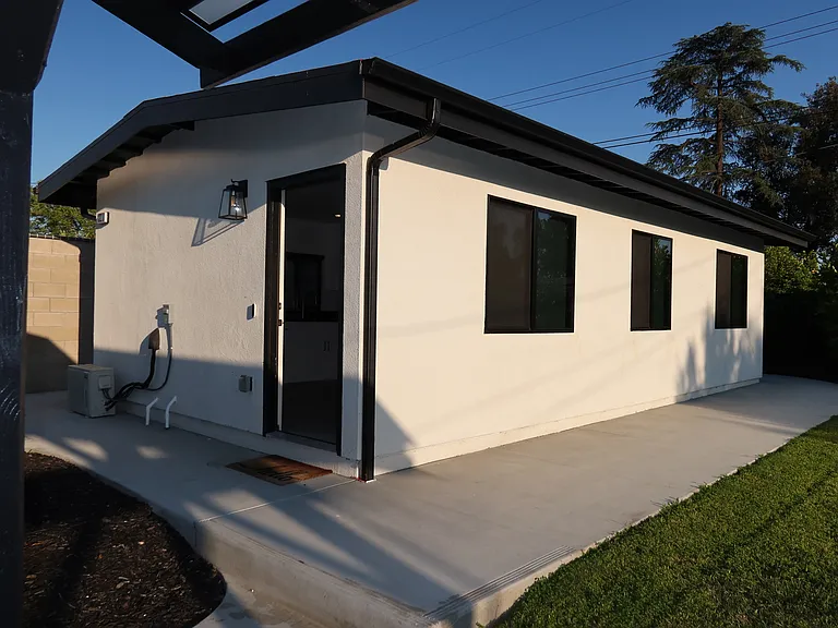 1322 Campus Ave #2 — Photo 3
