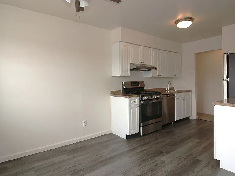 Stevens Manor Apartments — Photo 22