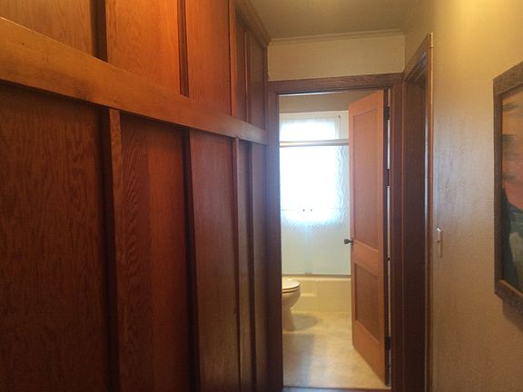 Main level full bath