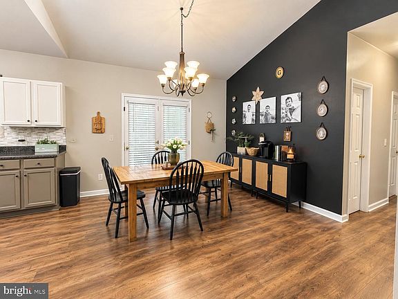 3rd image of 286 Snapdragon Rd