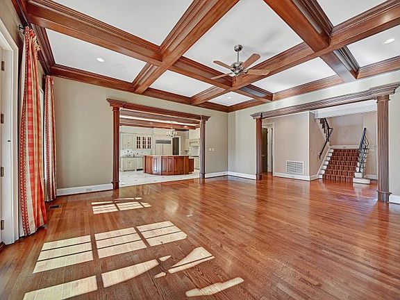 4th image of 3832 Kenilworth Dr