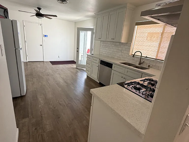 390 Magnolia Cir — Photo 8