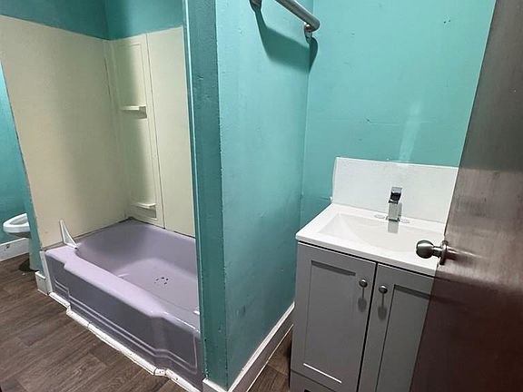 5th image of 508 Brook Ave