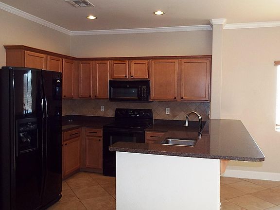 3rd image of 16863 W Saguaro Ln