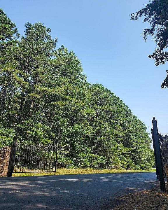 2nd image of Shields Ln #35