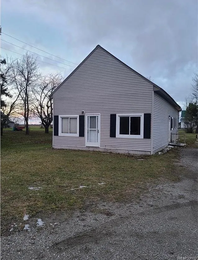3 bed, 1280 sqft, $1,000 — Photo 2