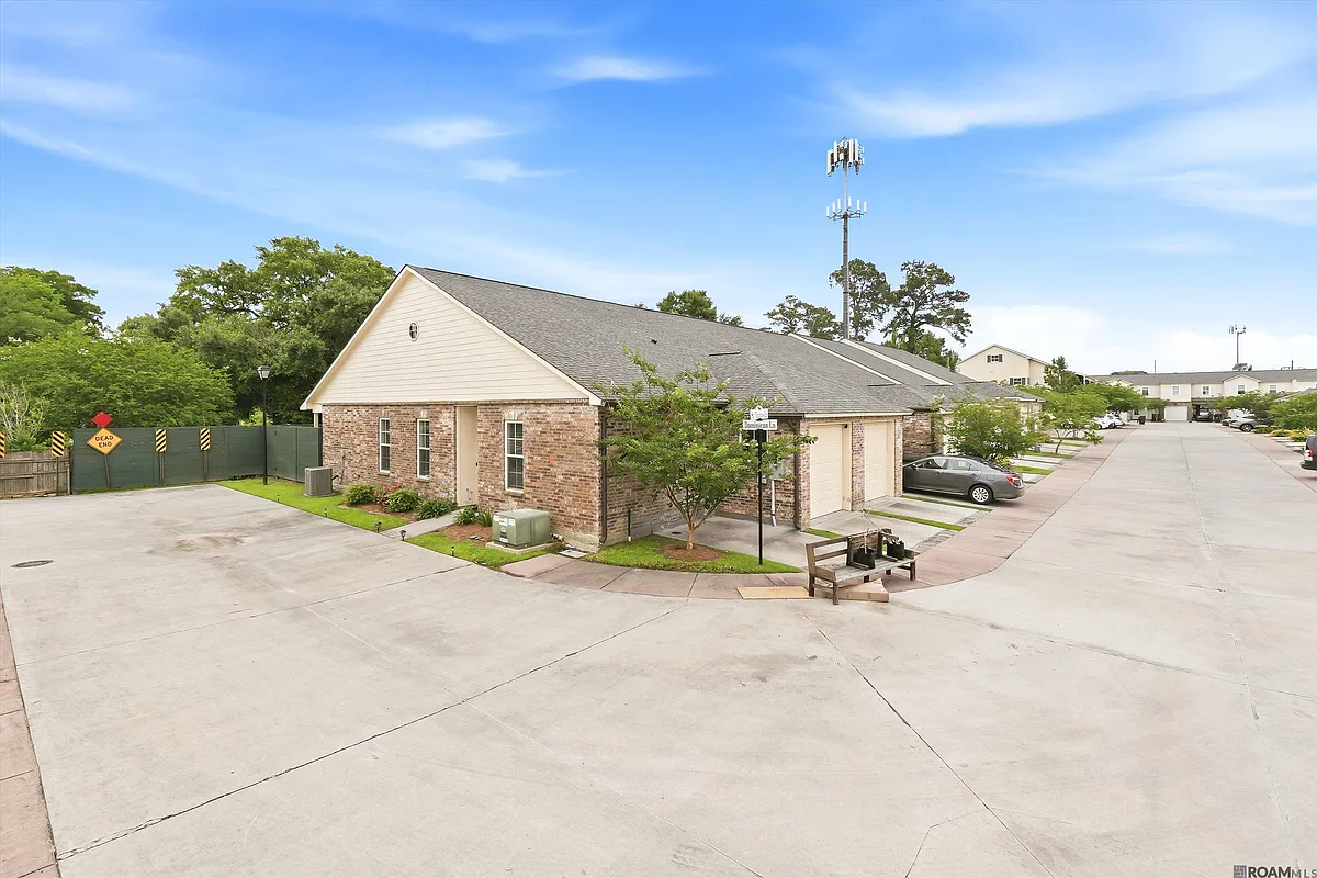 Building Photo - 305 Saint Thomas Ln