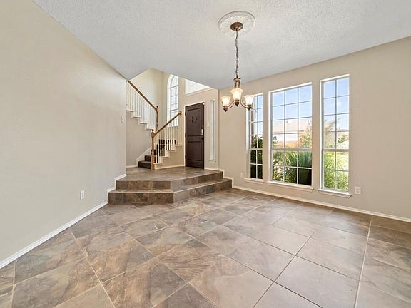 4th image of 7679 Kendalwood Dr