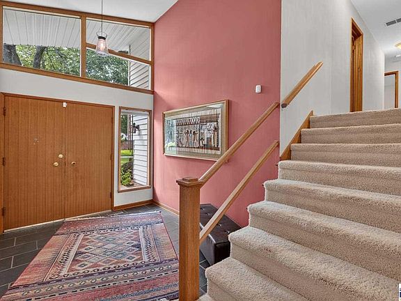 3rd image of 120 Briarwood Ln