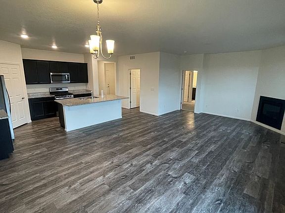 3rd image of 1576 Clarendon Dr
