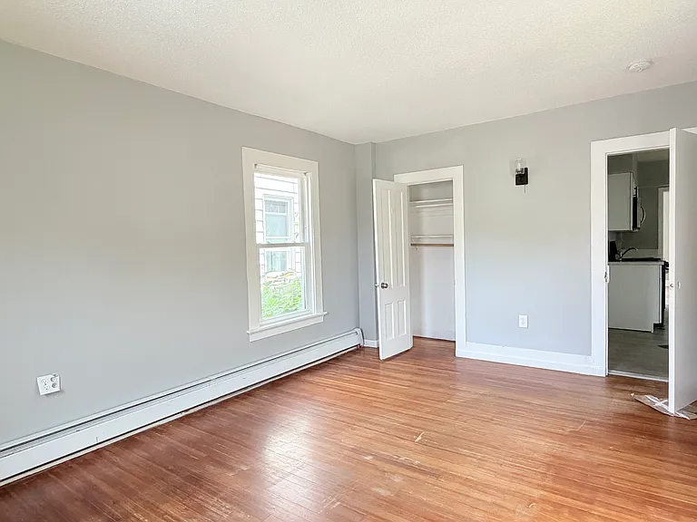271 Glen St #1 — Photo 9